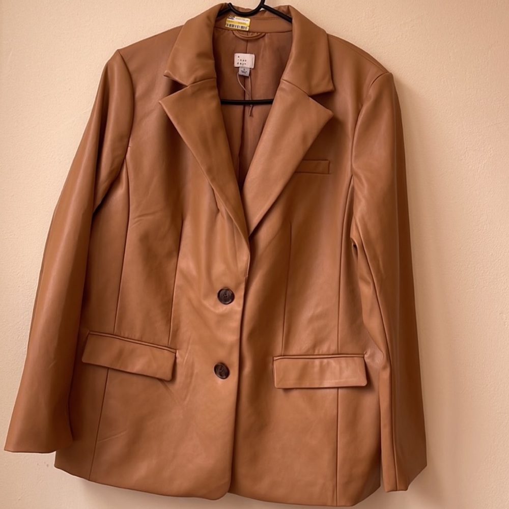 Women's Faux Leather Blazer! - Picture 2 of 7